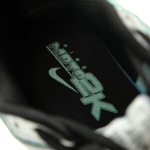 【AT14887】ナイキ (Nike) エア マックス モト 2Kシリーズ - レトロランニングシューズのファッションリーダー | Air Max