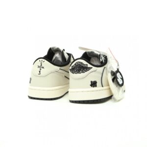 【AT14939】UNDEFEATED x Travis Scott コラボ Nike Air Jordan 1 Low スニーカー | Nike x Undefeated
