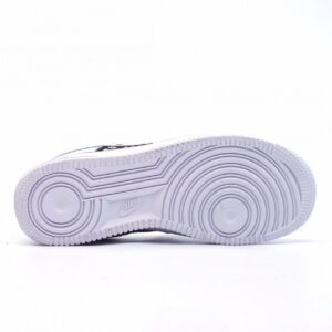 【AT1494】Dior × Nike Nike Air Force 1 Low ナイキ（Nike）のエアフォース1（Air Force 1）ローは、ディオール（Dior）とのコラボレーションで、ローカットのカジュアルなスポーツスニーカーです。