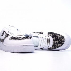 【AT1494】Dior × Nike Nike Air Force 1 Low ナイキ（Nike）のエアフォース1（Air Force 1）ローは、ディオール（Dior）とのコラボレーションで、ローカットのカジュアルなスポーツスニーカーです。