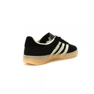 【AT14957】アディダスのガゼルインドア - スエードとレザーアッパー、クラシックなスポーツファッション | Adidas Gazelle