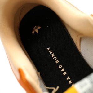 【AT14958】アディダス x バッドバニー コラボ Gazelle Indoor スニーカー - ストリートカルチャーと音楽ファッションの融合 | Adidas Gazelle