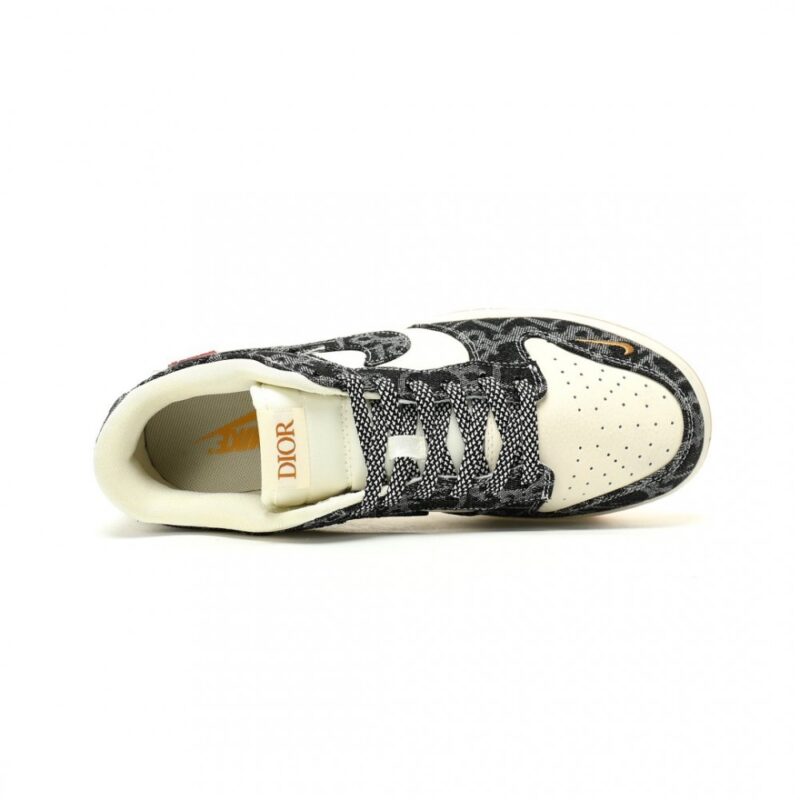 【AT14973】ナイキSB ダンク ロー x ディオール コラボ スニーカー 最新発売 | Nike x Dior