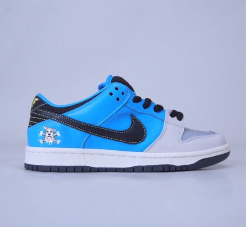 【AT1499】Instant Skateboards x Nike Dunk SB LowSB ナイキ インスタントスケートボード x ナイキ ダンク SB LowSB スケートボードシューズ ブルーグレーとシルバー 可愛い犬の頭と骨 日本の有名なスケートボードショップとコラボ ユニークなコラボレーション