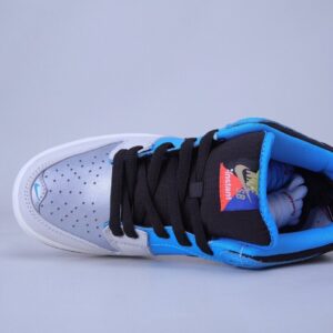 【AT1499】Instant Skateboards x Nike Dunk SB LowSB ナイキ インスタントスケートボード x ナイキ ダンク SB LowSB スケートボードシューズ ブルーグレーとシルバー 可愛い犬の頭と骨 日本の有名なスケートボードショップとコラボ ユニークなコラボレーション