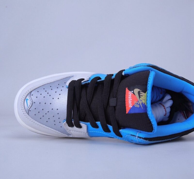 【AT1499】Instant Skateboards x Nike Dunk SB LowSB ナイキ インスタントスケートボード x ナイキ ダンク SB LowSB スケートボードシューズ ブルーグレーとシルバー 可愛い犬の頭と骨 日本の有名なスケートボードショップとコラボ ユニークなコラボレーション