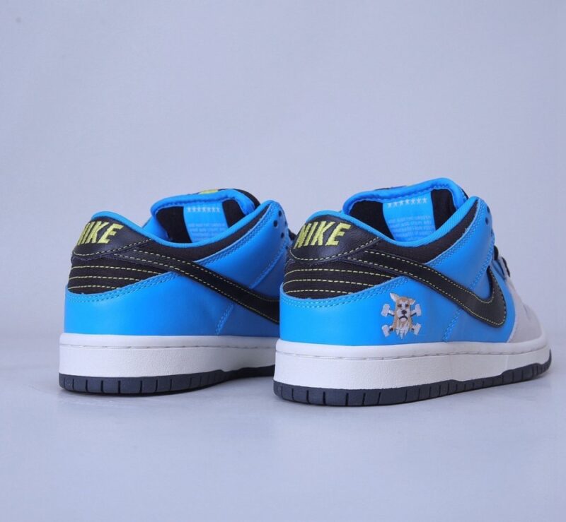 【AT1499】Instant Skateboards x Nike Dunk SB LowSB ナイキ インスタントスケートボード x ナイキ ダンク SB LowSB スケートボードシューズ ブルーグレーとシルバー 可愛い犬の頭と骨 日本の有名なスケートボードショップとコラボ ユニークなコラボレーション