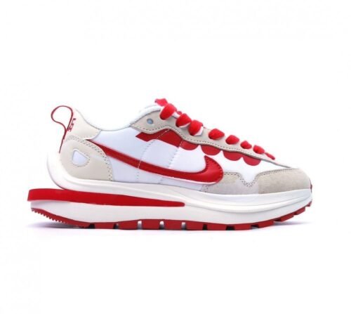 【AT1500】Sacai X NIKe vaporWaffle ナイキとサカイのコラボレーションによるVaporWaffle 3.0は、PegasusとVaporFlyのデザイン要素を融合させたスポーツシューズです。