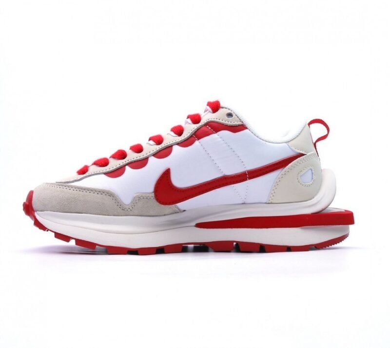 【AT1500】Sacai X NIKe vaporWaffle ナイキとサカイのコラボレーションによるVaporWaffle 3.0は、PegasusとVaporFlyのデザイン要素を融合させたスポーツシューズです。
