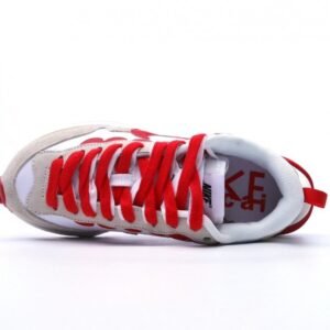 【AT1500】Sacai X NIKe vaporWaffle ナイキとサカイのコラボレーションによるVaporWaffle 3.0は、PegasusとVaporFlyのデザイン要素を融合させたスポーツシューズです。