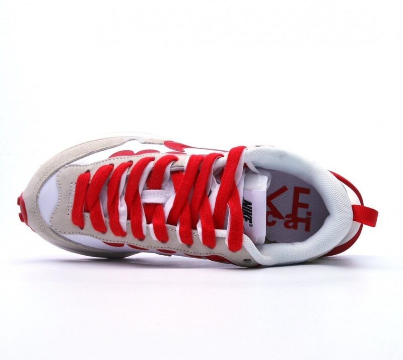 【AT1500】Sacai X NIKe vaporWaffle ナイキとサカイのコラボレーションによるVaporWaffle 3.0は、PegasusとVaporFlyのデザイン要素を融合させたスポーツシューズです。