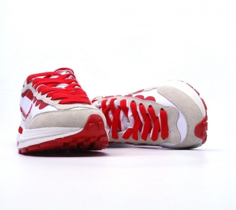 【AT1500】Sacai X NIKe vaporWaffle ナイキとサカイのコラボレーションによるVaporWaffle 3.0は、PegasusとVaporFlyのデザイン要素を融合させたスポーツシューズです。