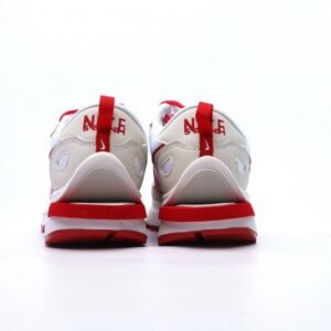 【AT1500】Sacai X NIKe vaporWaffle ナイキとサカイのコラボレーションによるVaporWaffle 3.0は、PegasusとVaporFlyのデザイン要素を融合させたスポーツシューズです。