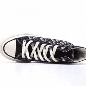 【AT1505】Converse x Dior コンバース X ディオールコラボレーション オールブラックカラー正規品のディオールキャンバス素材 織り方の工夫が施されており、ダブルストライプの正規工場硫化加工が施されています。