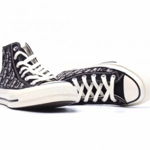 【AT1505】Converse x Dior コンバース X ディオールコラボレーション オールブラックカラー正規品のディオールキャンバス素材 織り方の工夫が施されており、ダブルストライプの正規工場硫化加工が施されています。