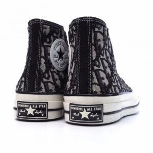 【AT1505】Converse x Dior コンバース X ディオールコラボレーション オールブラックカラー正規品のディオールキャンバス素材 織り方の工夫が施されており、ダブルストライプの正規工場硫化加工が施されています。