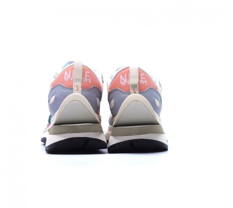 【AT1506】Sacai x Nike ナイキワッフルとサカイコラボのLDWaffle/Sacaiのオックスフォード布+スウェード素材の厚底靴。オリジナルの引き出し付きのギフトボックスと日本の解体美学が融合したコラボレーション。