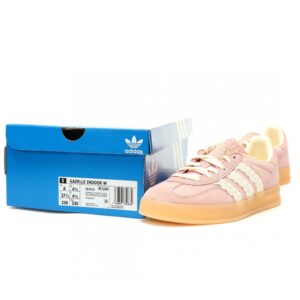 【AT15095】アディダスガゼルインドアトレーナーピンク＆ホワイトの90年代レトロ美学 | Adidas Gazelle