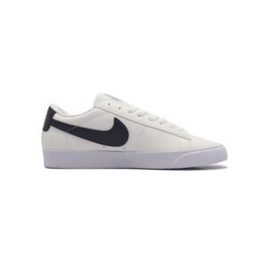 【AT1510】Bape x Nike ナイキとBapeのコラボレーションは、BAPE MAD STAローカットスニーカーを通じて単純でありながらも特別なものを提供します。FARFETCHでファッショナブルでカジュアルな板シューズを手に入れよう。