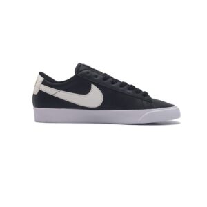 【AT1512】Bape x Nike ナイキとベイプのコラボレーション、シンプルで非凡なBAPE MAD STAローカットスニーカーがFARFETCHで登場。ファッションとカジュアルを融合させたスタイリッシュなボードシューズ。