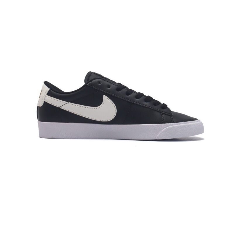 【AT1512】Bape x Nike ナイキとベイプのコラボレーション、シンプルで非凡なBAPE MAD STAローカットスニーカーがFARFETCHで登場。ファッションとカジュアルを融合させたスタイリッシュなボードシューズ。
