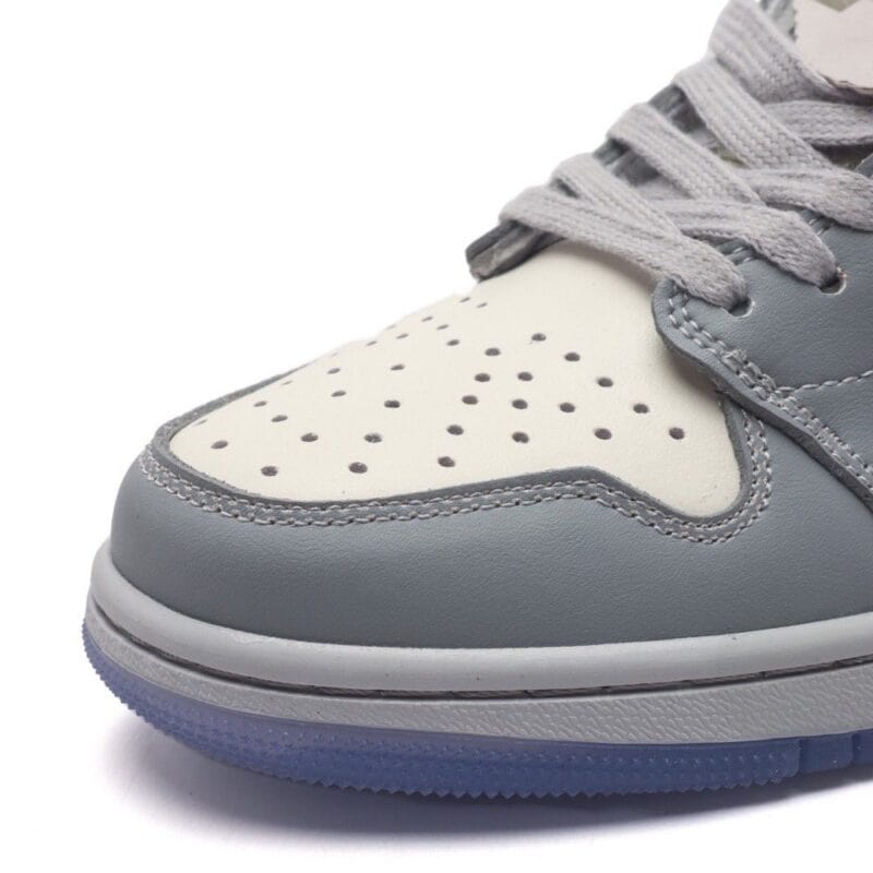 【AT1513】ナイキとディオールのコラボレーションによるAJ1ホワイトグレーシリーズ。Dior x Air Jordan 1 lowが登場！
