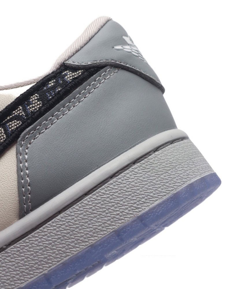 【AT1513】ナイキとディオールのコラボレーションによるAJ1ホワイトグレーシリーズ。Dior x Air Jordan 1 lowが登場！