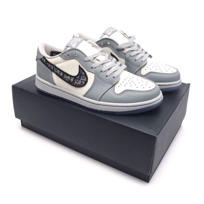 【AT1513】ナイキとディオールのコラボレーションによるAJ1ホワイトグレーシリーズ。Dior x Air Jordan 1 lowが登場！