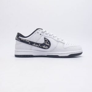 【AT1517】耐克Nike Dunk Low ボードシューズ ディオールコラボ SBシリーズの定番カジュアルスポーツシューズ、厚い舌のクッション、ZoomAirエアクッション搭載。