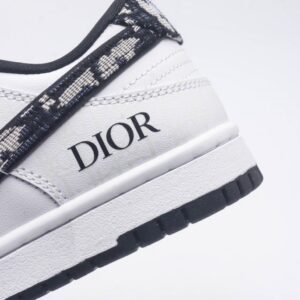 【AT1517】耐克Nike Dunk Low ボードシューズ ディオールコラボ SBシリーズの定番カジュアルスポーツシューズ、厚い舌のクッション、ZoomAirエアクッション搭載。