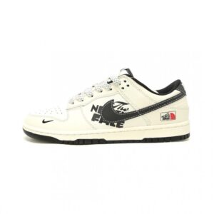 【AT15171】Nike SB Dunk Low x The North Faceコラボスニーカー | Nike x The North Face