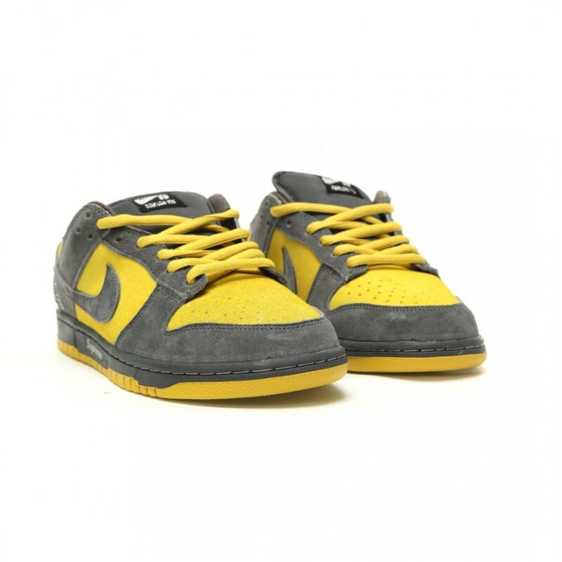 【AT15179】Supreme x Nike SB Dunk Lowコラボ - 94周年限定版 スリーティーフォー | Nike x Supreme