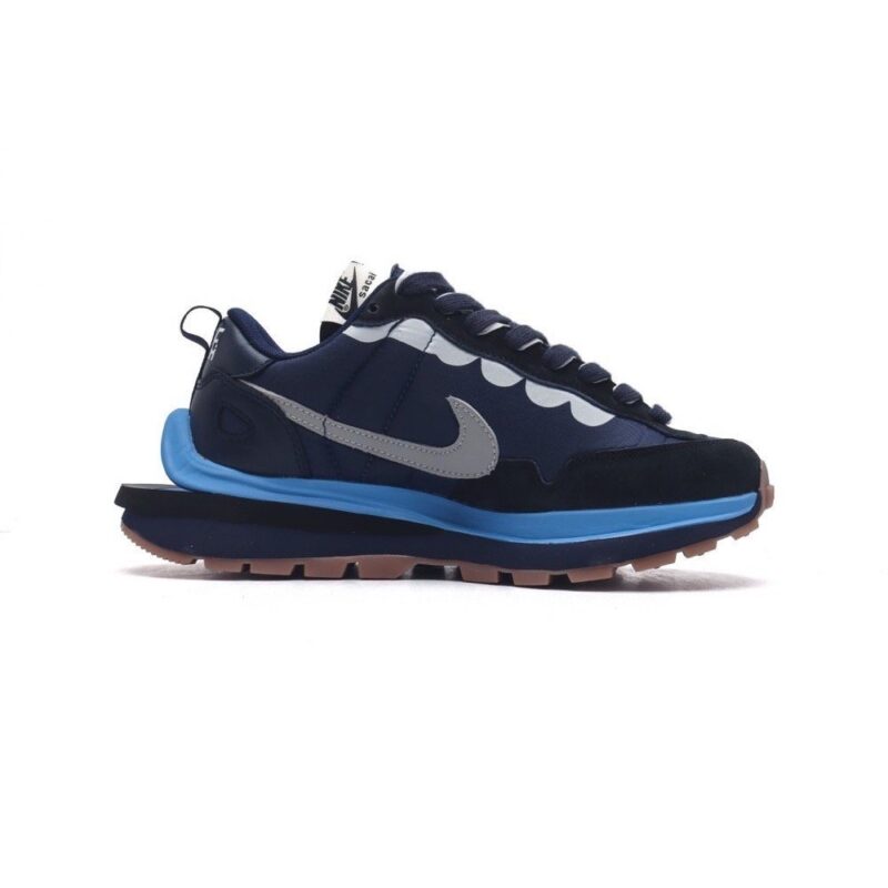 【AT1518】Sacai x Nike vaporWaffle ナイキとサカイのコラボレーション、VaporWaffle 3.0は、ペガサスとVaporFlyのデザイン要素を組み合わせた重要なスポーツシューズです。