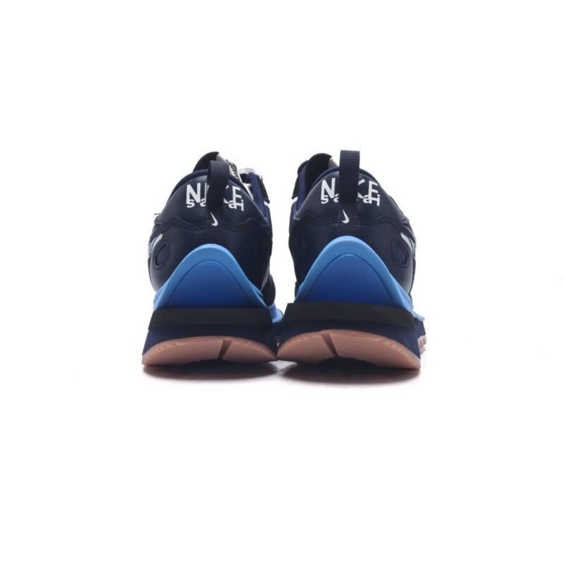 【AT1518】Sacai x Nike vaporWaffle ナイキとサカイのコラボレーション、VaporWaffle 3.0は、ペガサスとVaporFlyのデザイン要素を組み合わせた重要なスポーツシューズです。