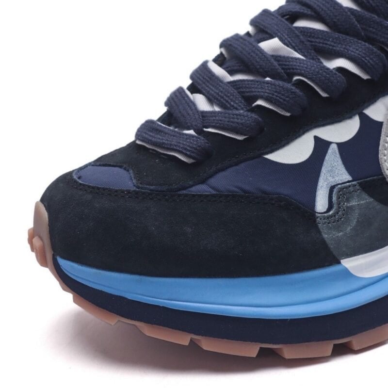 【AT1518】Sacai x Nike vaporWaffle ナイキとサカイのコラボレーション、VaporWaffle 3.0は、ペガサスとVaporFlyのデザイン要素を組み合わせた重要なスポーツシューズです。