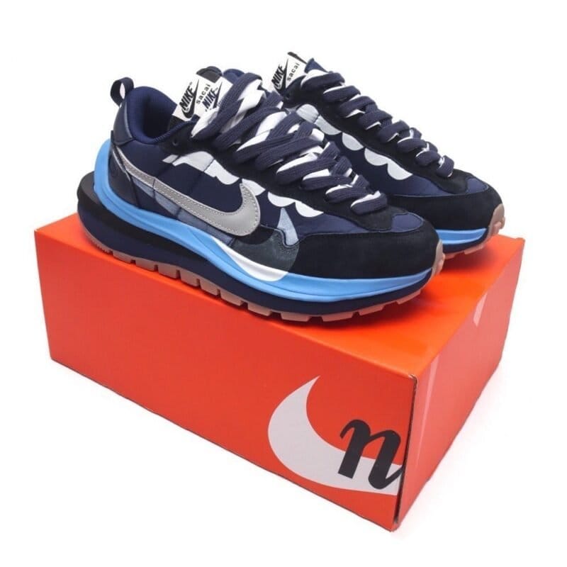 【AT1518】Sacai x Nike vaporWaffle ナイキとサカイのコラボレーション、VaporWaffle 3.0は、ペガサスとVaporFlyのデザイン要素を組み合わせた重要なスポーツシューズです。