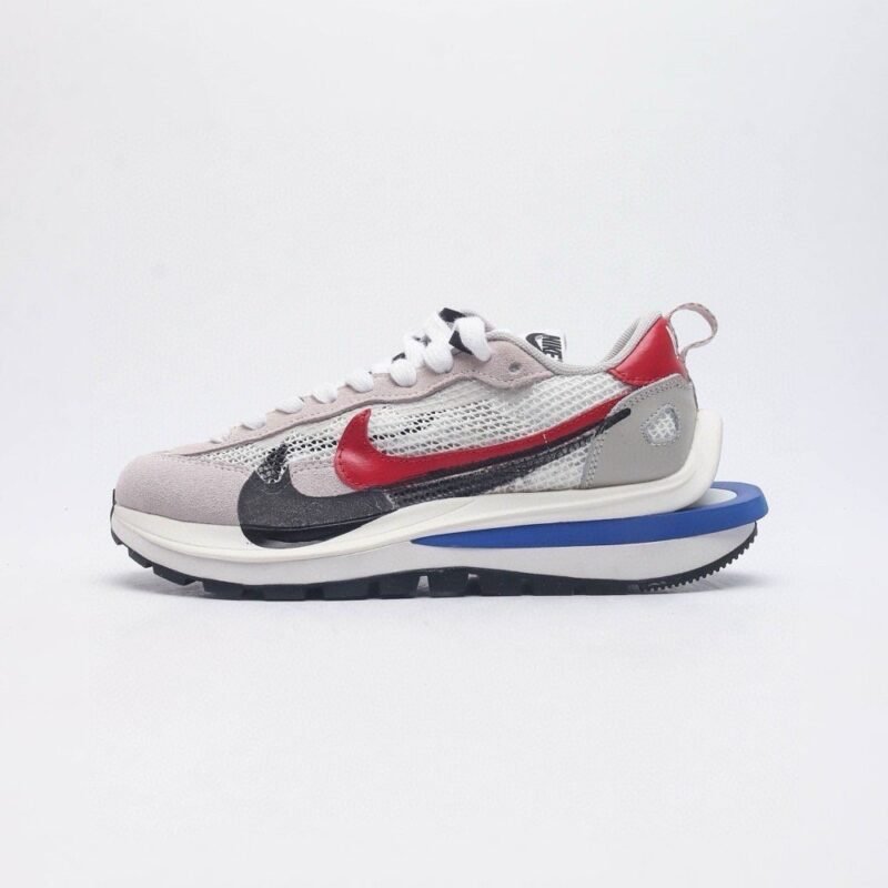 【AT1520】Sacai x Nike vaporWaffle ナイキとサカイのコラボレーションによるVaporWaffle 3.0は、男性と女性のための最新のスポーツシューズです。