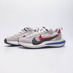 【AT1520】Sacai x Nike vaporWaffle ナイキとサカイのコラボレーションによるVaporWaffle 3.0は、男性と女性のための最新のスポーツシューズです。