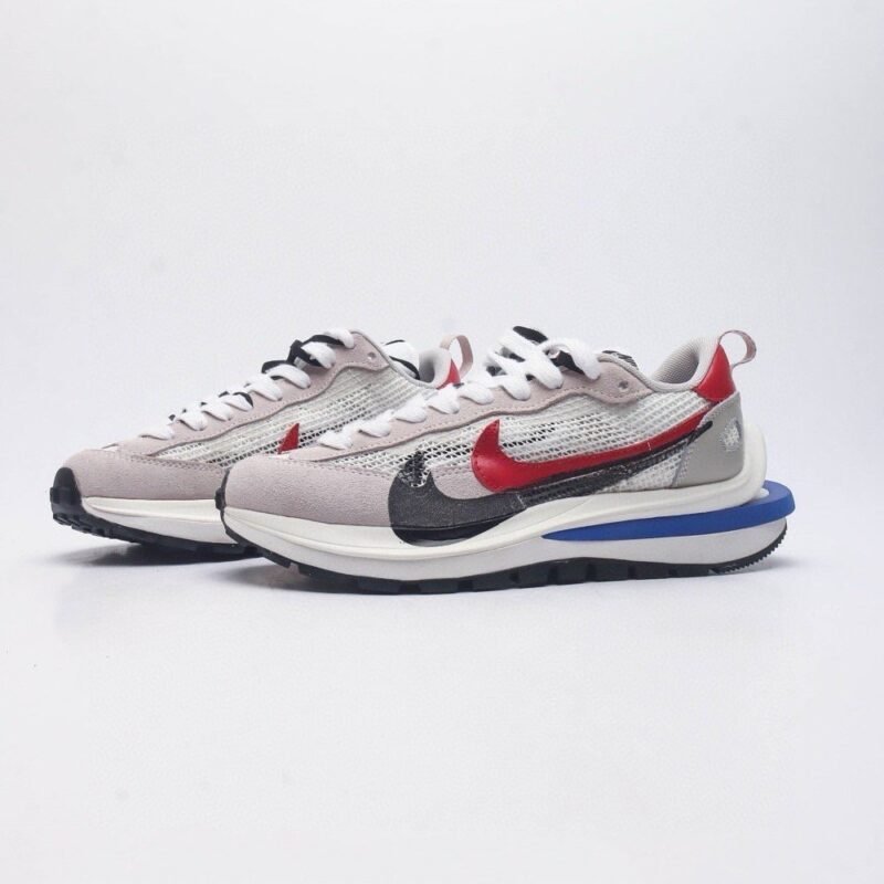 【AT1520】Sacai x Nike vaporWaffle ナイキとサカイのコラボレーションによるVaporWaffle 3.0は、男性と女性のための最新のスポーツシューズです。