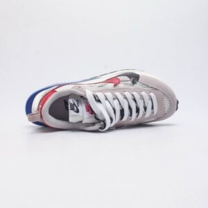 【AT1520】Sacai x Nike vaporWaffle ナイキとサカイのコラボレーションによるVaporWaffle 3.0は、男性と女性のための最新のスポーツシューズです。