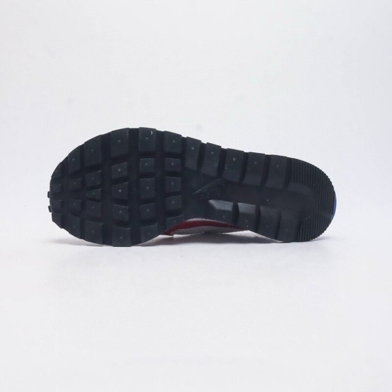 【AT1520】Sacai x Nike vaporWaffle ナイキとサカイのコラボレーションによるVaporWaffle 3.0は、男性と女性のための最新のスポーツシューズです。