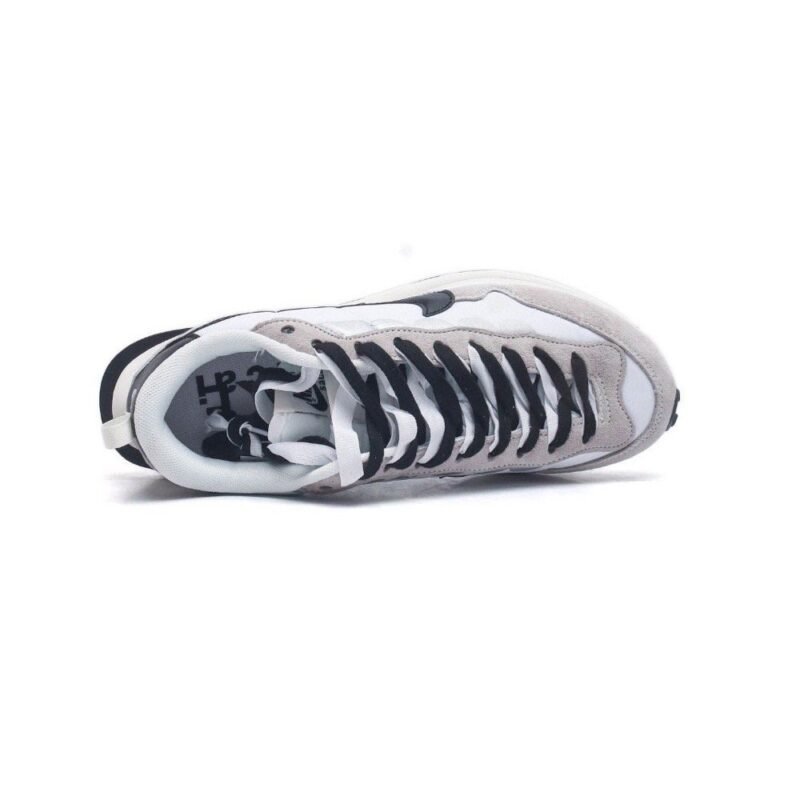 【AT1522】Sacai x Nike vaporWaffle ナイキ×サカイVaporWaffleコラボレーション第3弾、華麗なランウェイに登場！