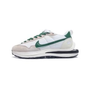 【AT1523】Sacai x Nike vaporWaffle ナイキのサカイとNIKEのVaporWaffleのコラボレーションモデル、VaporWaffle 3.0が登場。ランウェイでの重要なコラボレーションスニーカー。
