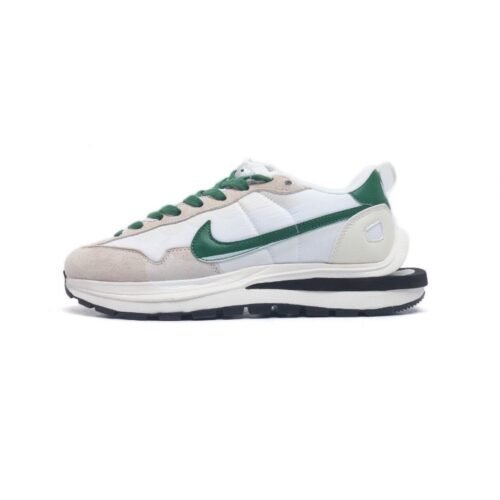 【AT1523】Sacai x Nike vaporWaffle ナイキのサカイとNIKEのVaporWaffleのコラボレーションモデル、VaporWaffle 3.0が登場。ランウェイでの重要なコラボレーションスニーカー。