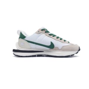 【AT1523】Sacai x Nike vaporWaffle ナイキのサカイとNIKEのVaporWaffleのコラボレーションモデル、VaporWaffle 3.0が登場。ランウェイでの重要なコラボレーションスニーカー。