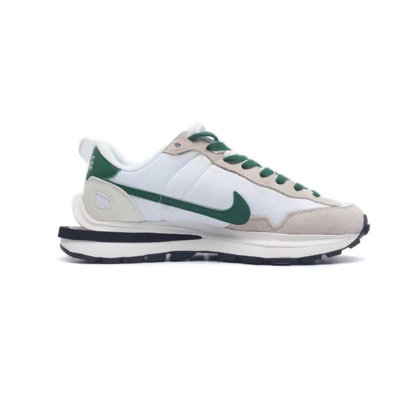 【AT1523】Sacai x Nike vaporWaffle ナイキのサカイとNIKEのVaporWaffleのコラボレーションモデル、VaporWaffle 3.0が登場。ランウェイでの重要なコラボレーションスニーカー。