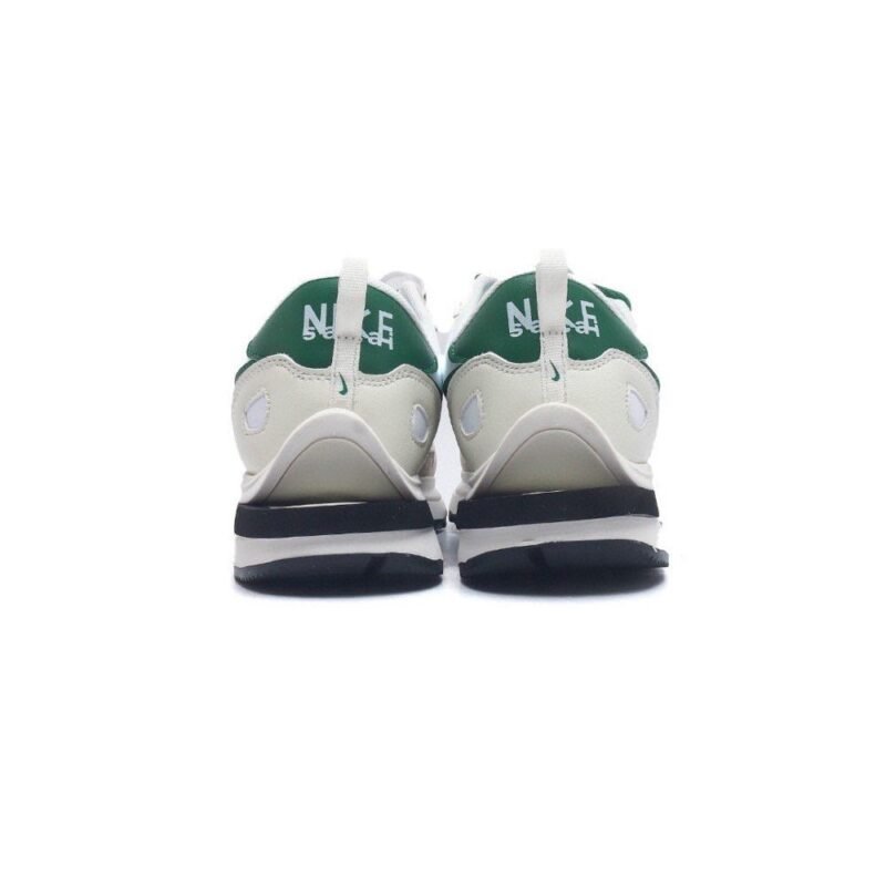 【AT1523】Sacai x Nike vaporWaffle ナイキのサカイとNIKEのVaporWaffleのコラボレーションモデル、VaporWaffle 3.0が登場。ランウェイでの重要なコラボレーションスニーカー。