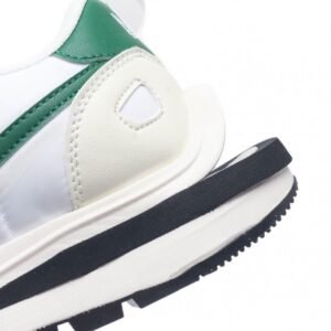 【AT1523】Sacai x Nike vaporWaffle ナイキのサカイとNIKEのVaporWaffleのコラボレーションモデル、VaporWaffle 3.0が登場。ランウェイでの重要なコラボレーションスニーカー。