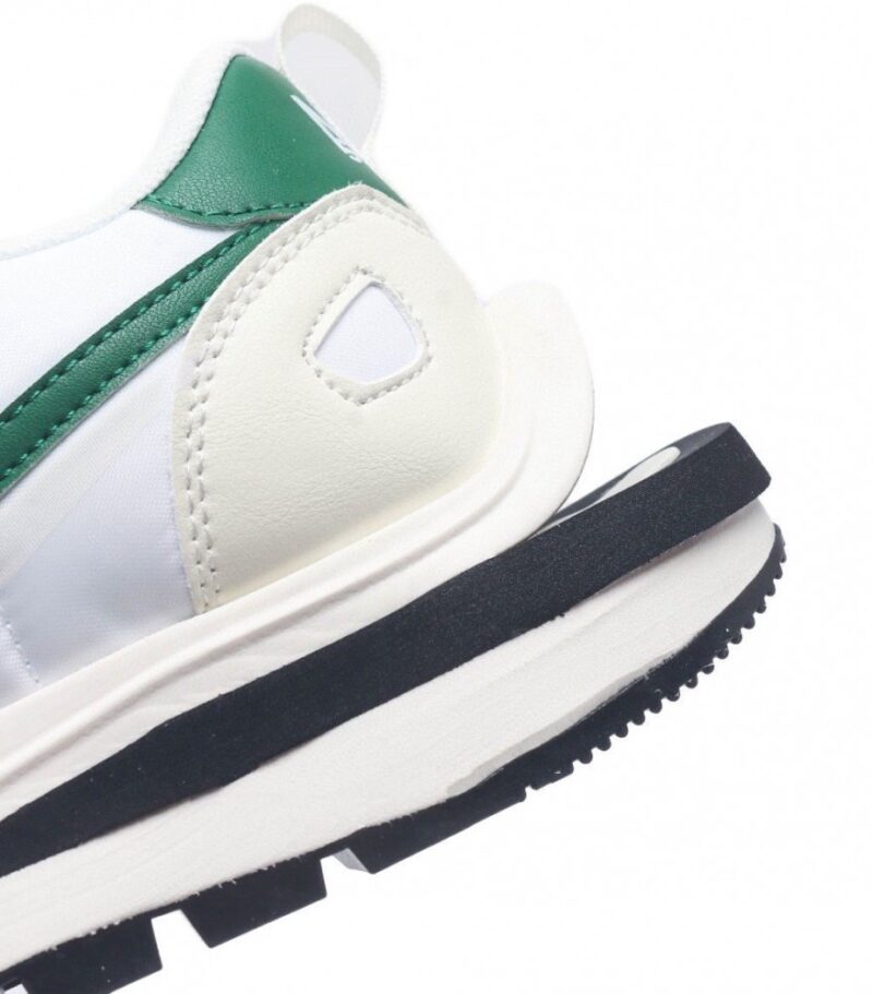 【AT1523】Sacai x Nike vaporWaffle ナイキのサカイとNIKEのVaporWaffleのコラボレーションモデル、VaporWaffle 3.0が登場。ランウェイでの重要なコラボレーションスニーカー。