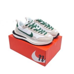 【AT1523】Sacai x Nike vaporWaffle ナイキのサカイとNIKEのVaporWaffleのコラボレーションモデル、VaporWaffle 3.0が登場。ランウェイでの重要なコラボレーションスニーカー。